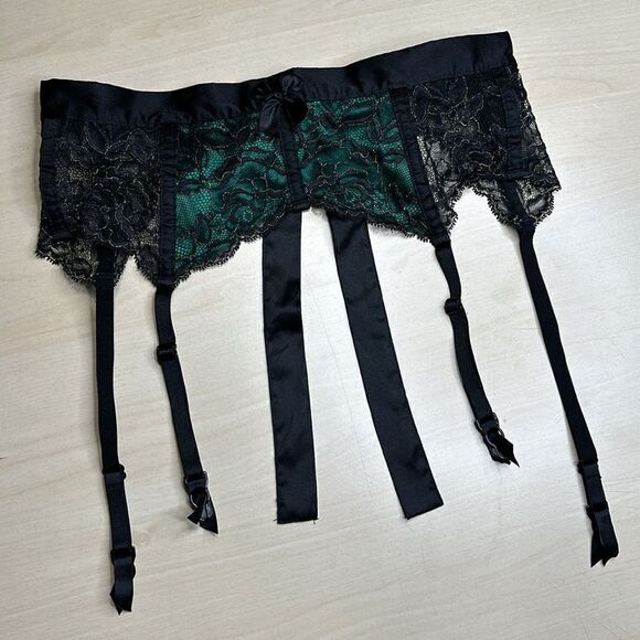 Victoria’s Secret• XS• GARTER BELT • emerald green Black & gold lace • 1610 WA - Picture 9 of 12